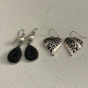 ‼️final must bundle‼️Silvertone Black Teardrop and Heart Earrings Bundle